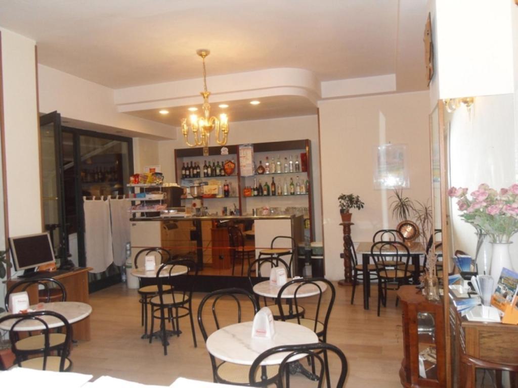 Hotel Ferrara San Benedetto del Tronto Buitenkant foto