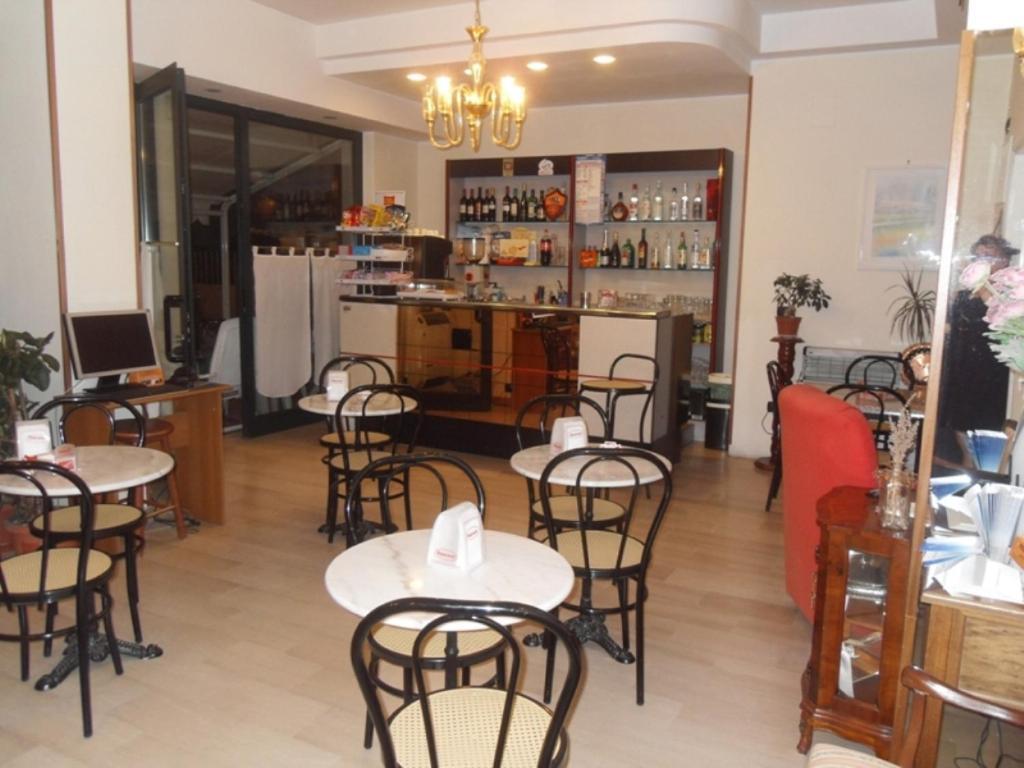 Hotel Ferrara San Benedetto del Tronto Buitenkant foto